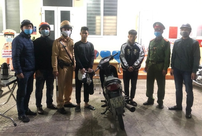 Đội CSGT-TT Công an quận Hồng Bàng: Bắt giữ 2 trường hợp  điều khiển mô tô tốc độ cao, lạng lách đánh võng